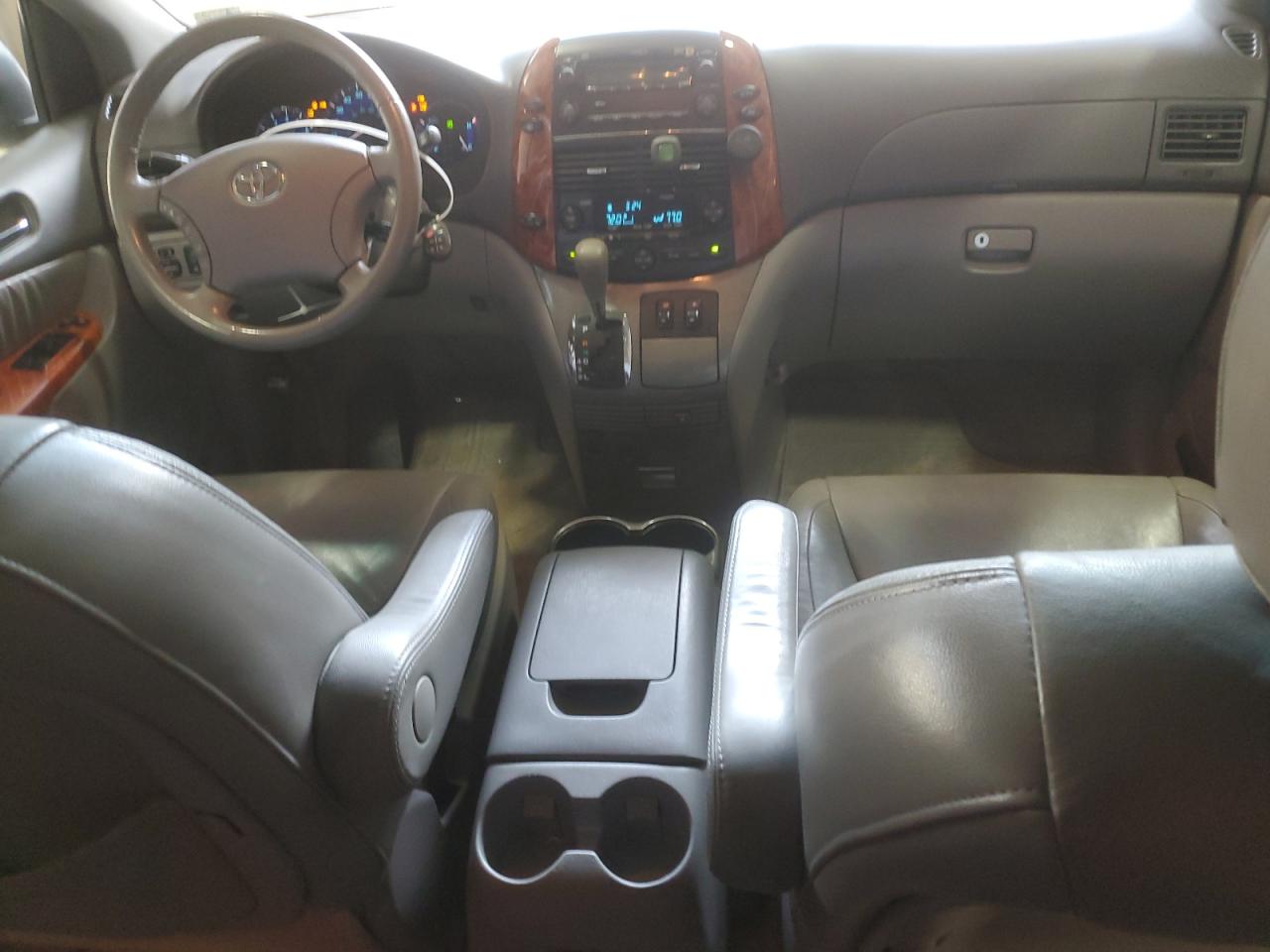 2007 Toyota Sienna - Image 8