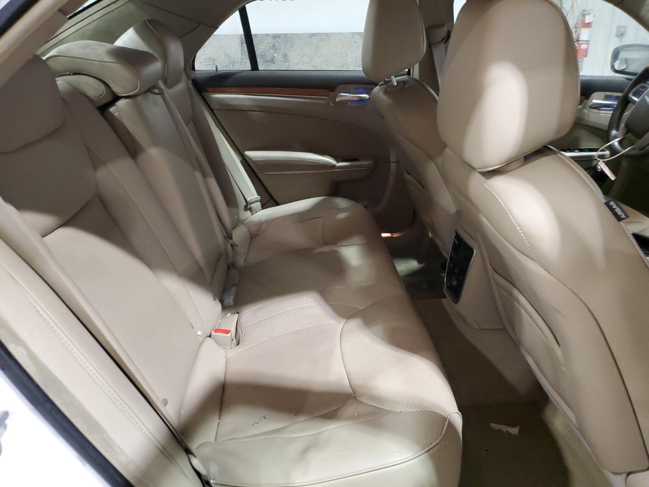 2014 Chrysler 300 - Image 10