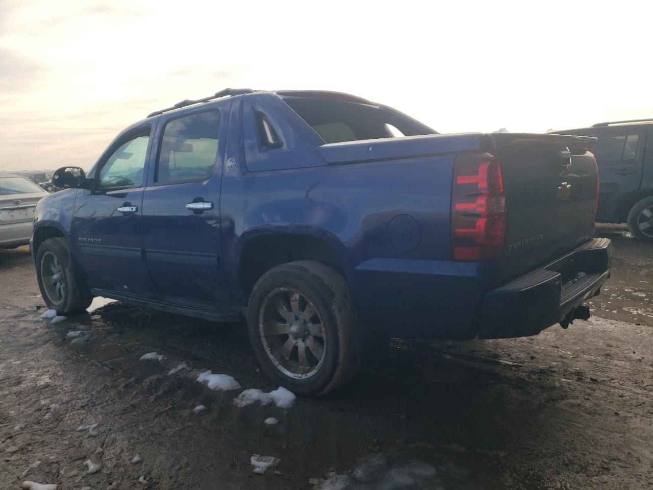 2013 Chevrolet Avalanche - Image 2