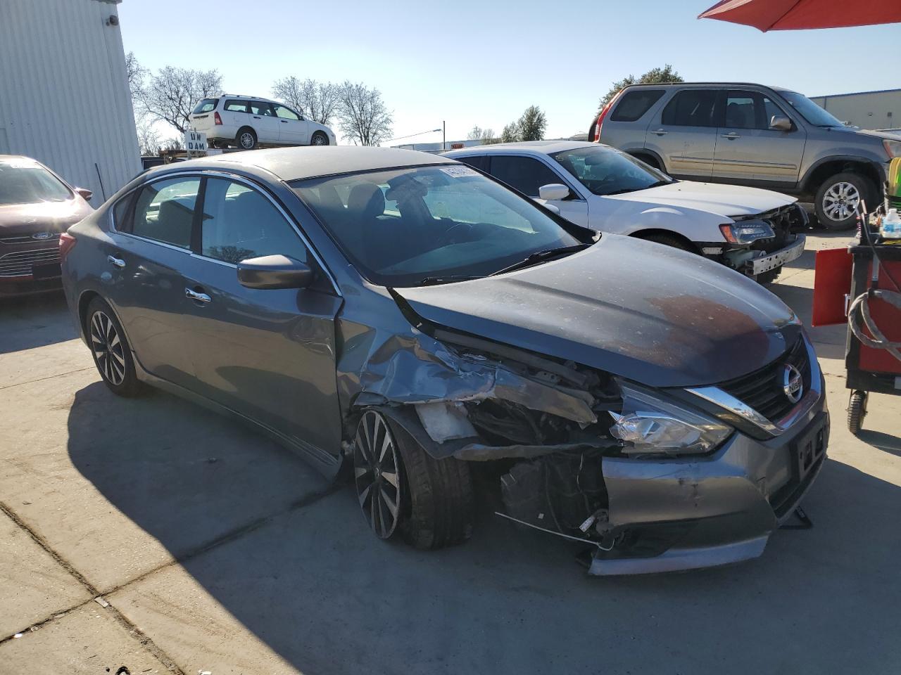2018 Nissan Altima - Image 4