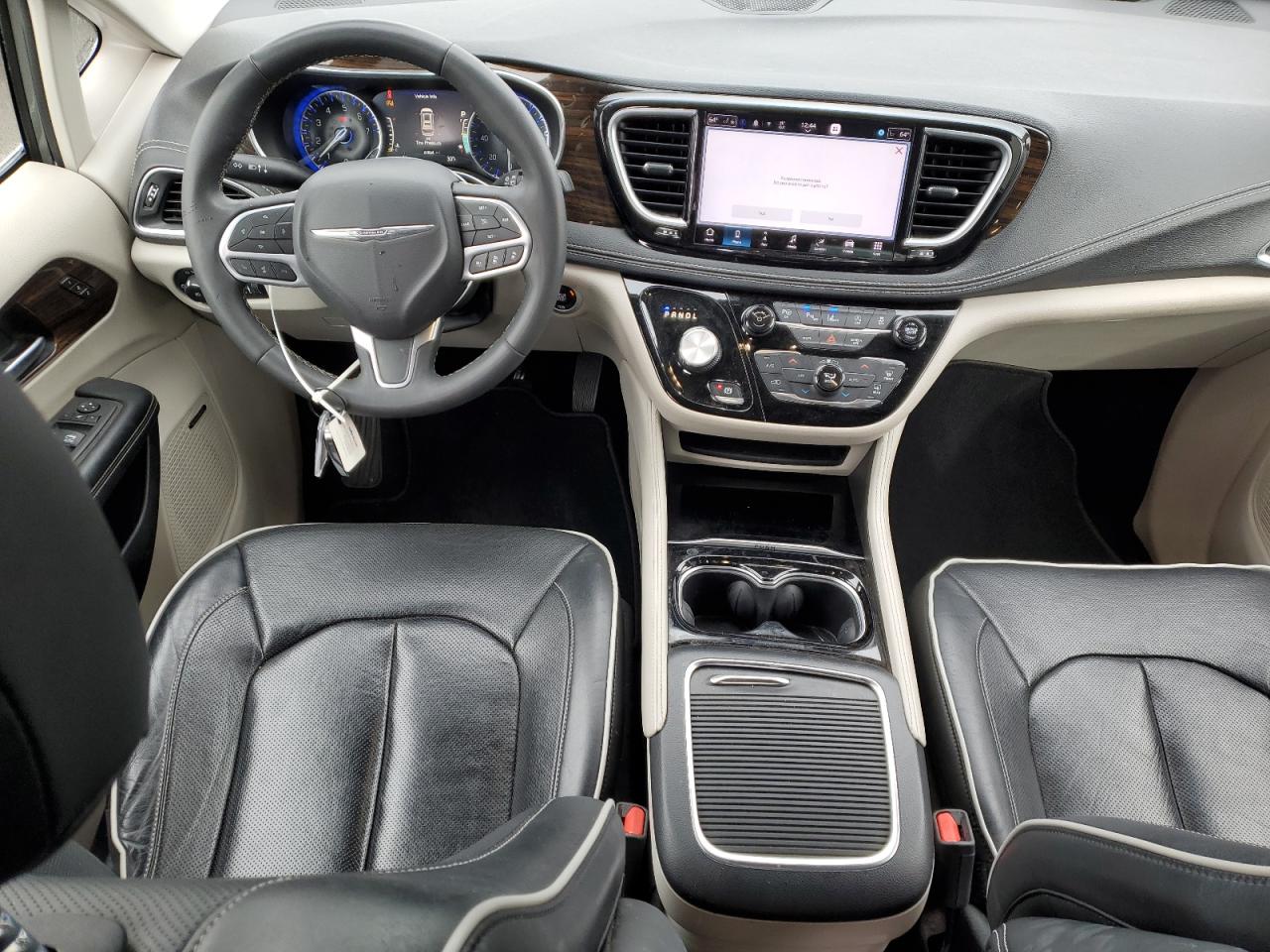 2022 Chrysler Pacifica - Image 8