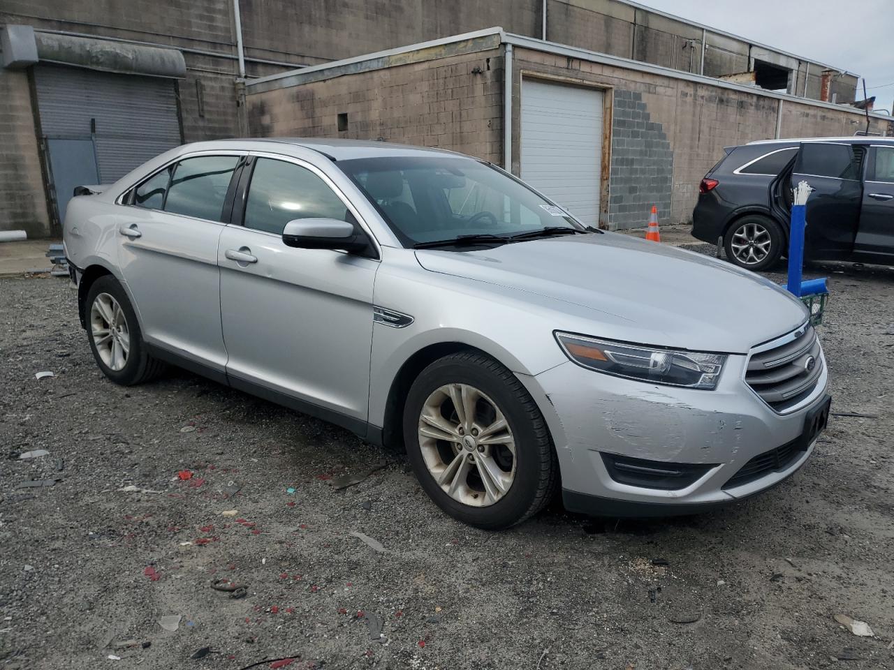 VIN 1FAHP2E87GG131183 2016 FORD TAURUS no.4