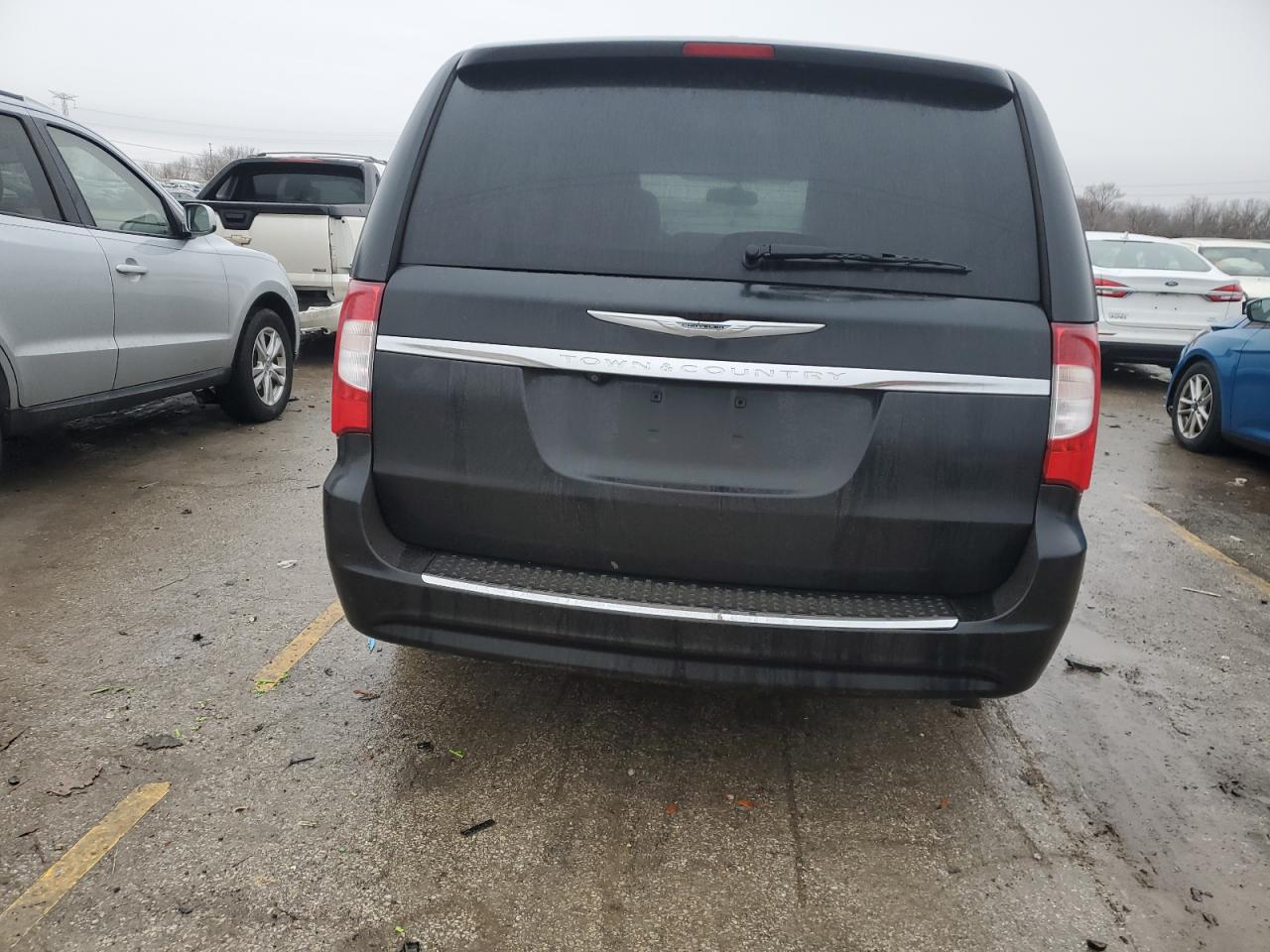 2015 Chrysler Town & Country - Image 6