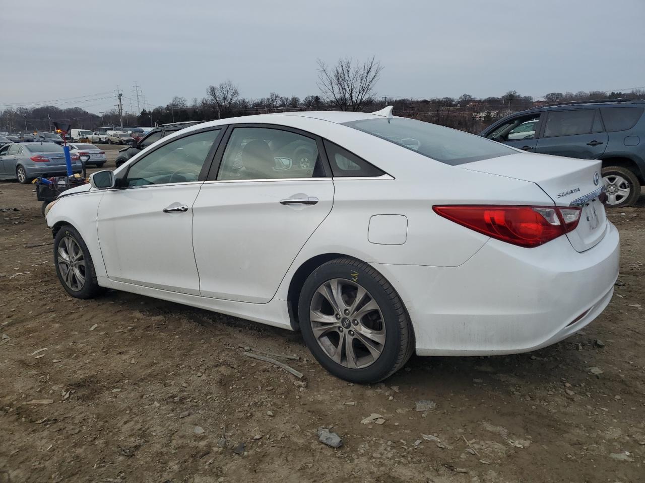 2011 Hyundai Sonata - Image 2