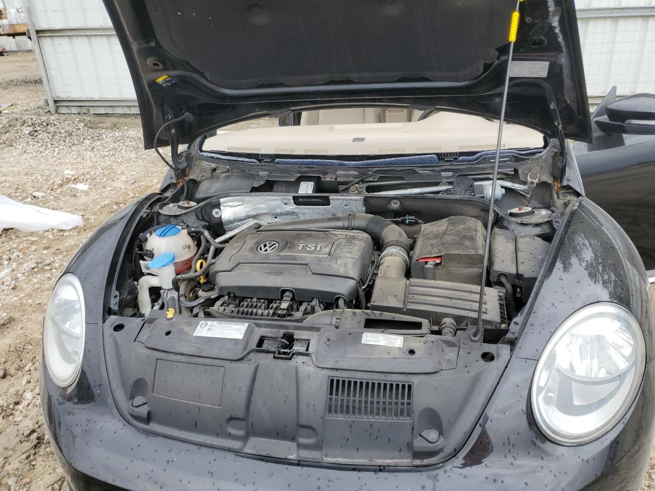 2016 Volkswagen Beetle - Image 11