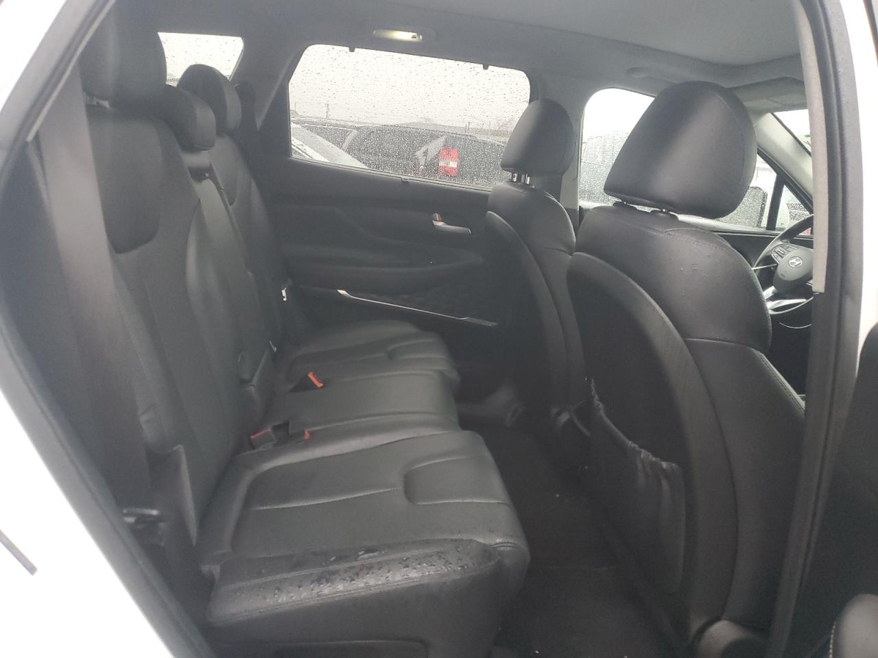 2020 Hyundai Santa Fe - Image 11