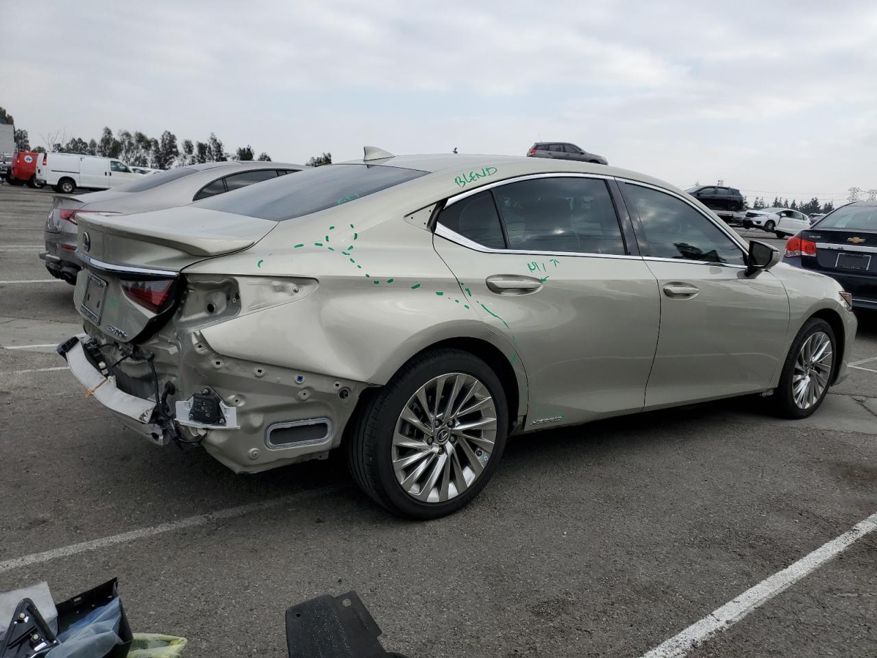 2021 Lexus ES - Image 3