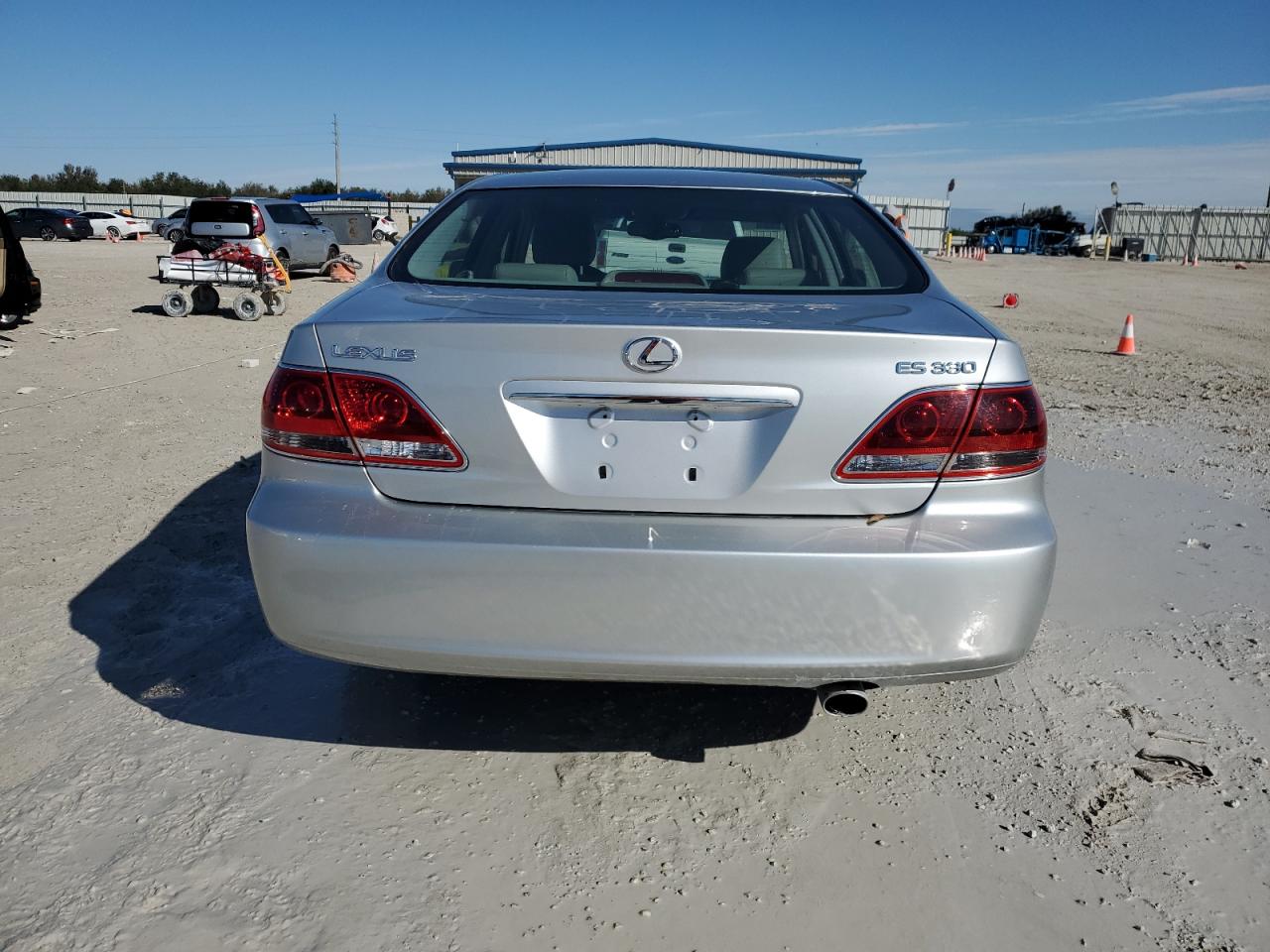 2005 Lexus ES - Image 6