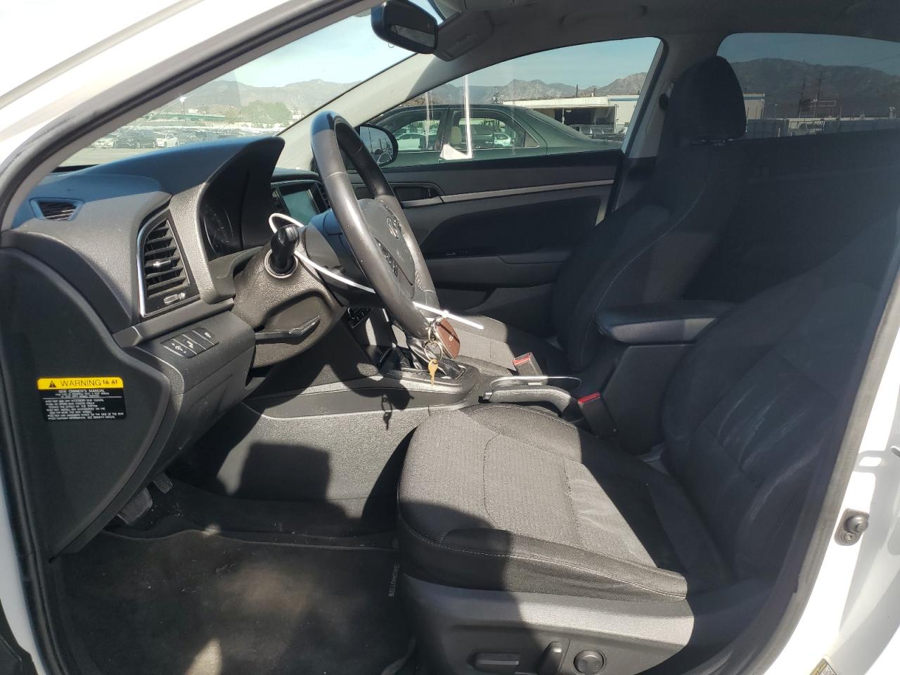 2017 Hyundai Elantra - Image 7