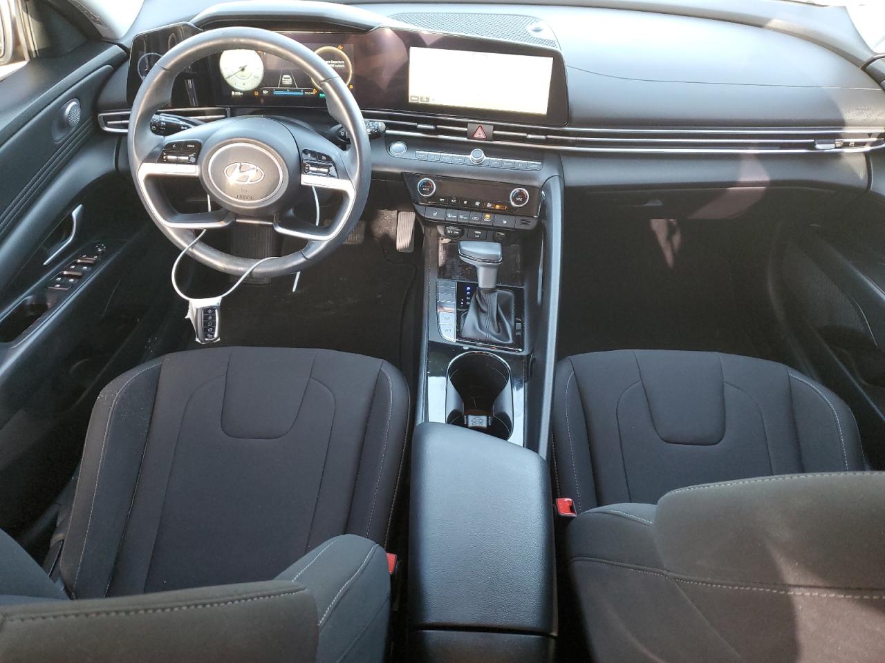 2023 Hyundai Elantra - Image 8