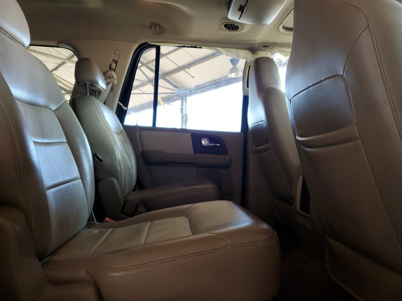 2005 Ford Expedition - Image 11