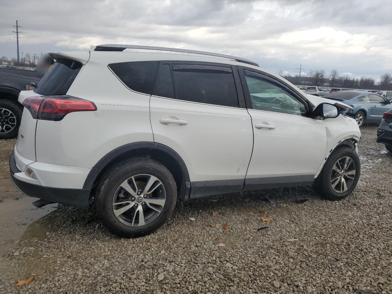 VIN JTMWFREV7JJ742585 2018 TOYOTA RAV4 no.3