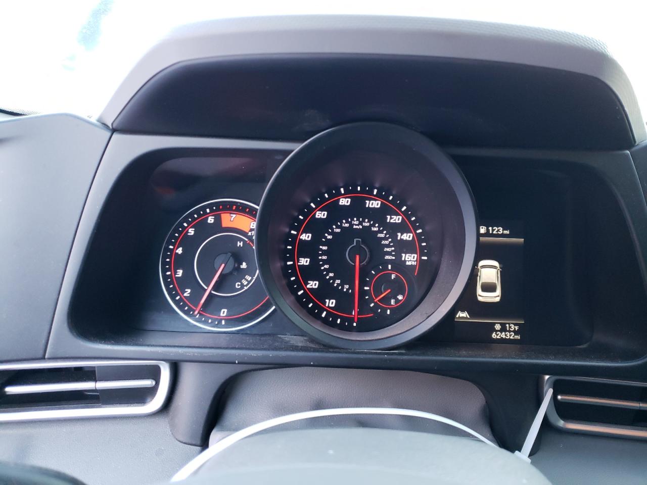 2022 Hyundai Elantra - Image 9