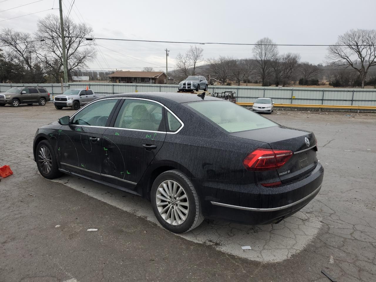 2017 Volkswagen Passat - Image 2