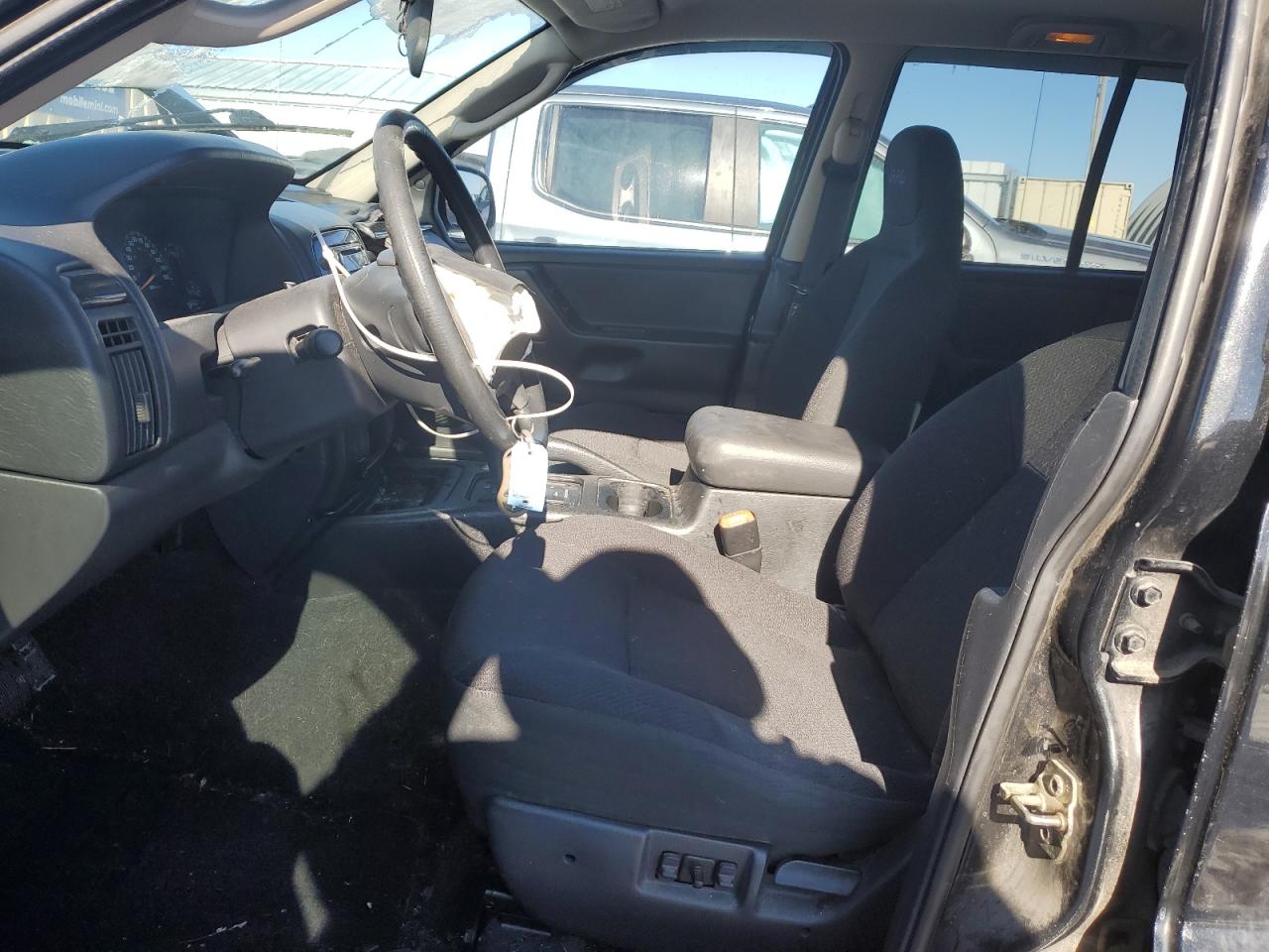 2004 Jeep Grand Cherokee - Image 7