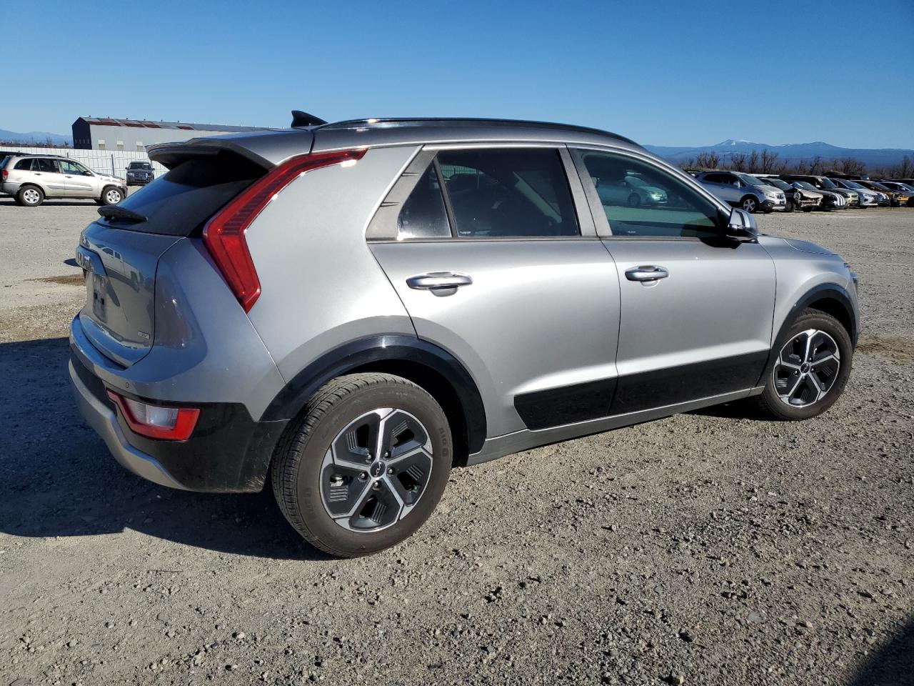 2023 Kia Niro - Image 3