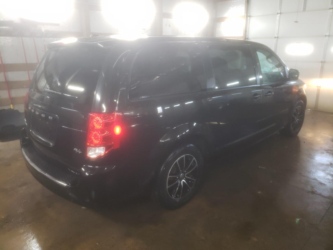 2015 Dodge Caravan - Image 3