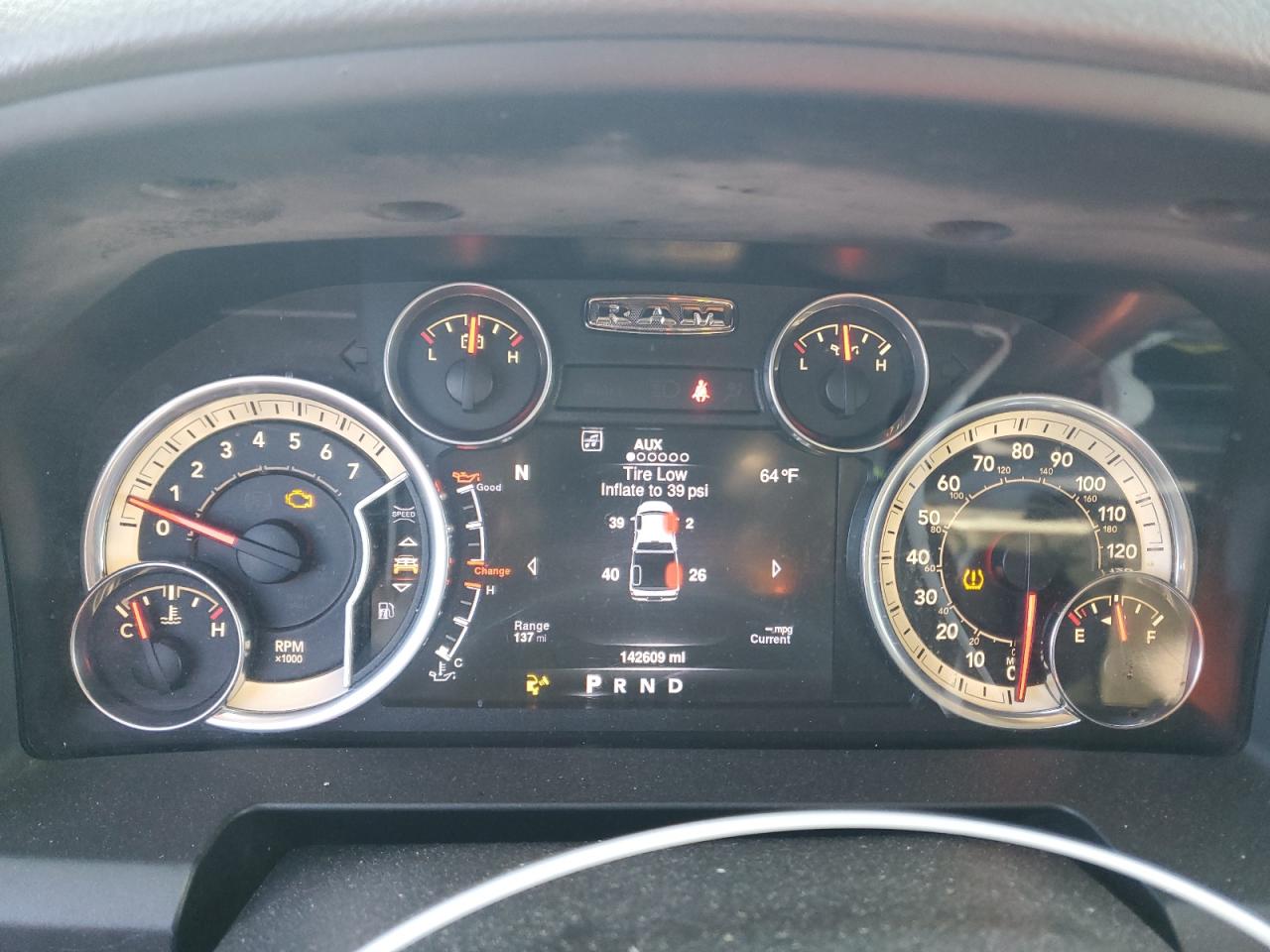 2016 RAM 1500 - Image 9