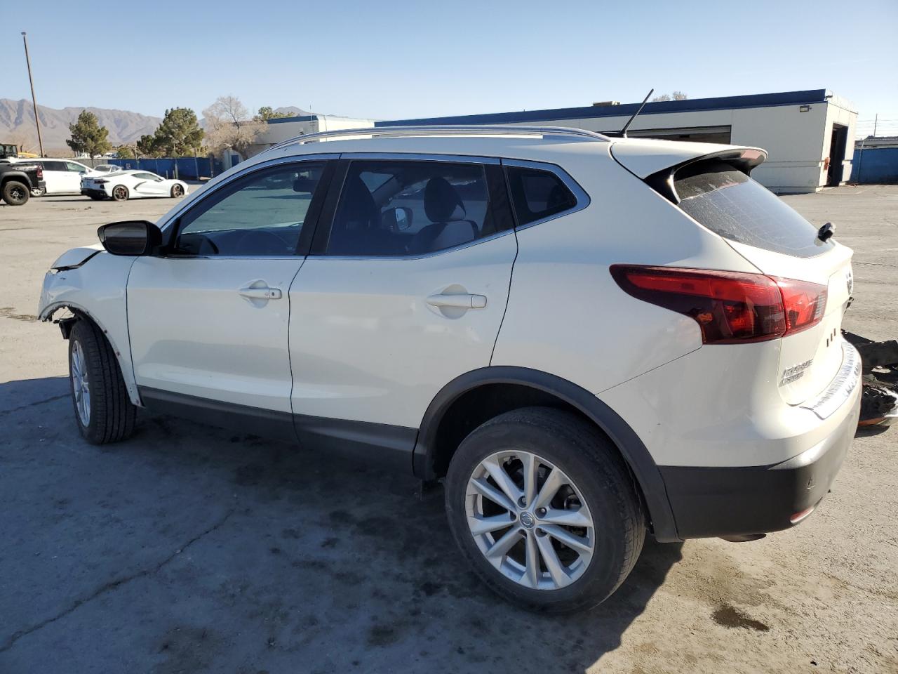 2018 Nissan Rogue - Image 2