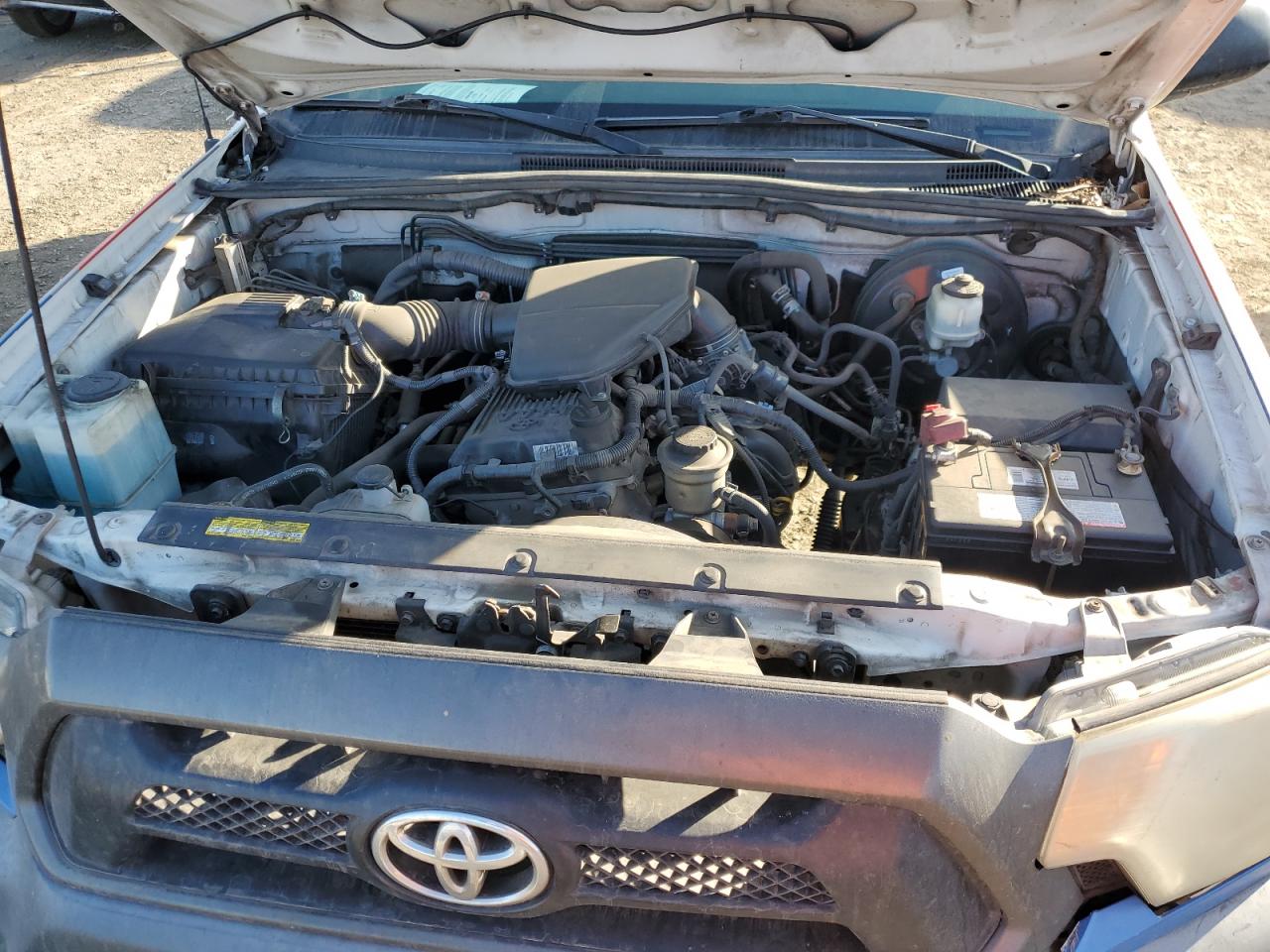 2015 Toyota Tacoma - Image 11
