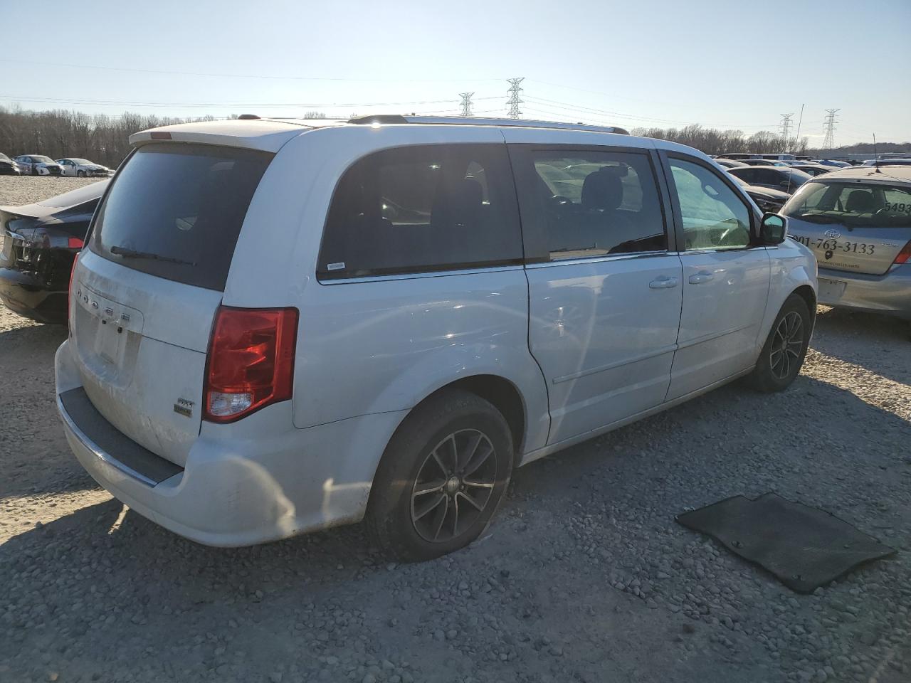 2017 Dodge Caravan - Image 3