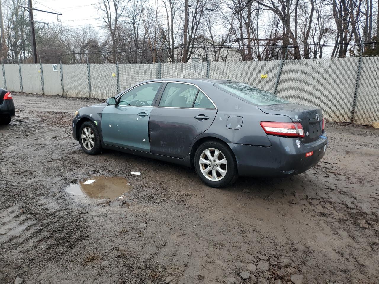 2011 Toyota Camry - Image 2