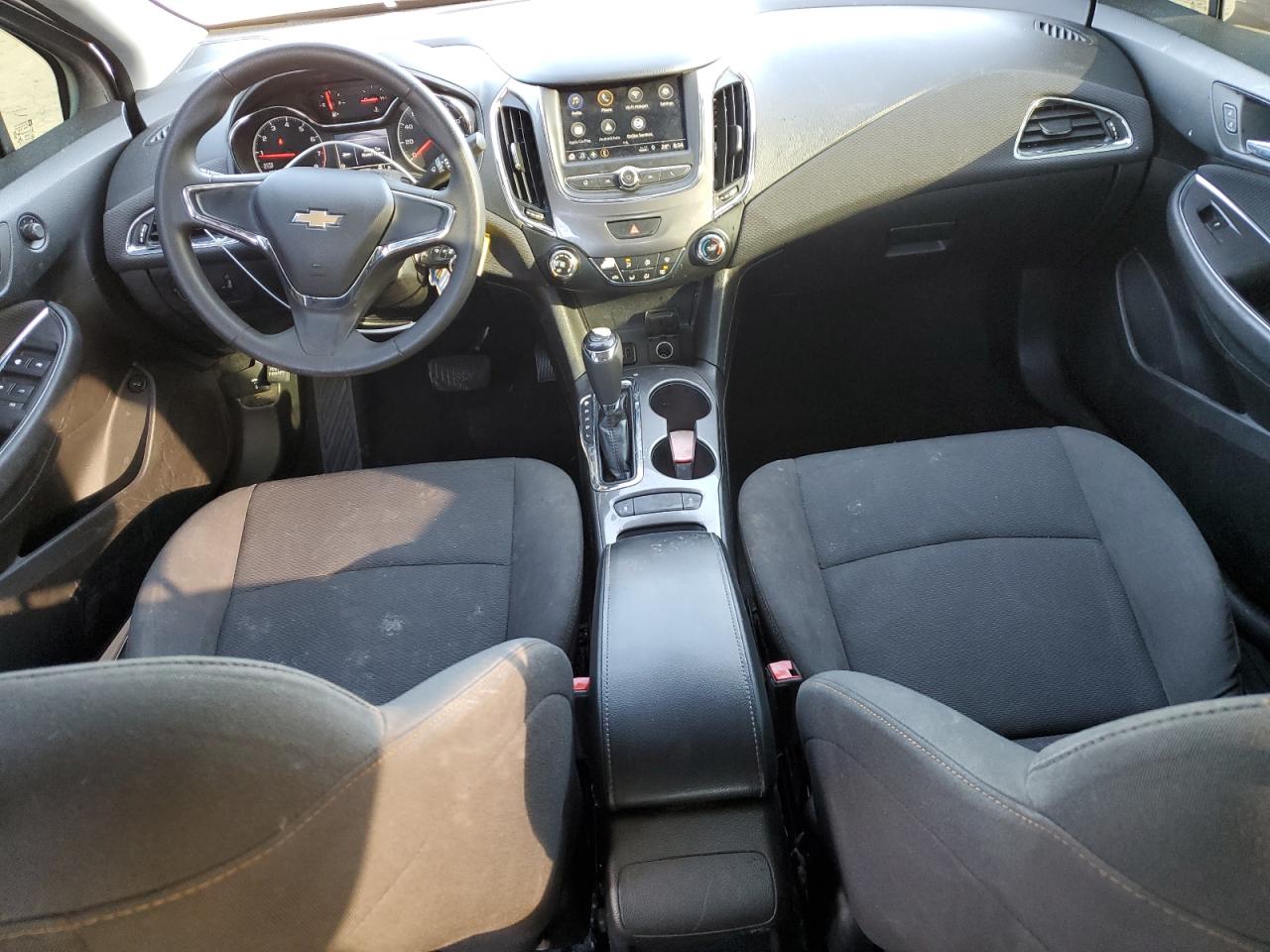 2019 Chevrolet Cruze - Image 8