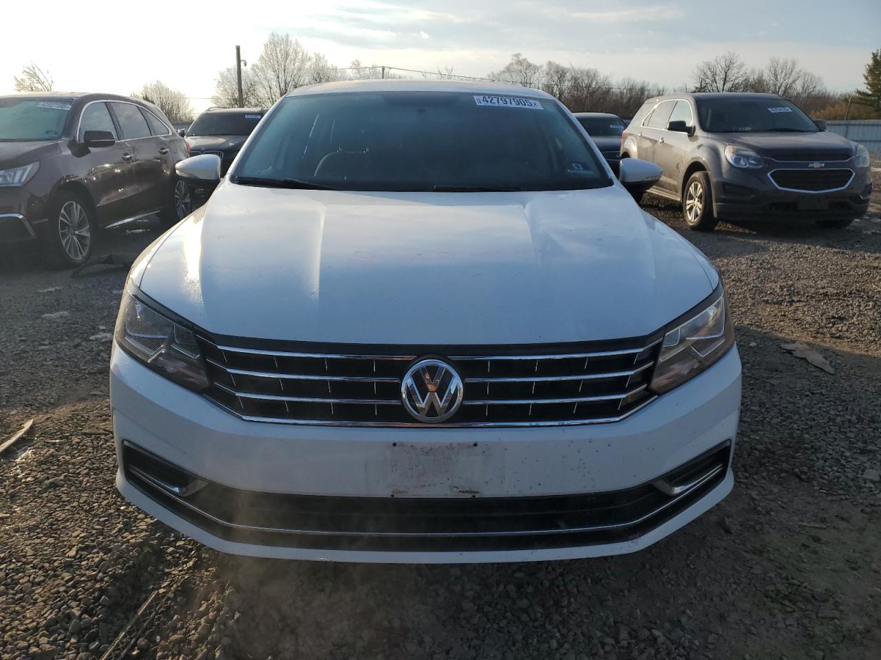 2018 Volkswagen Passat - Image 5