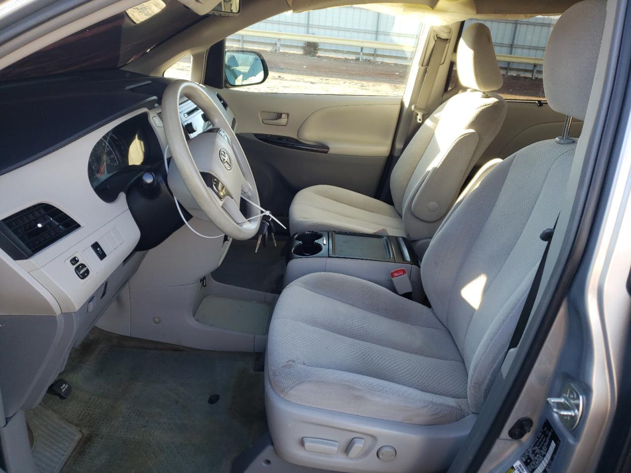2014 Toyota Sienna - Image 7
