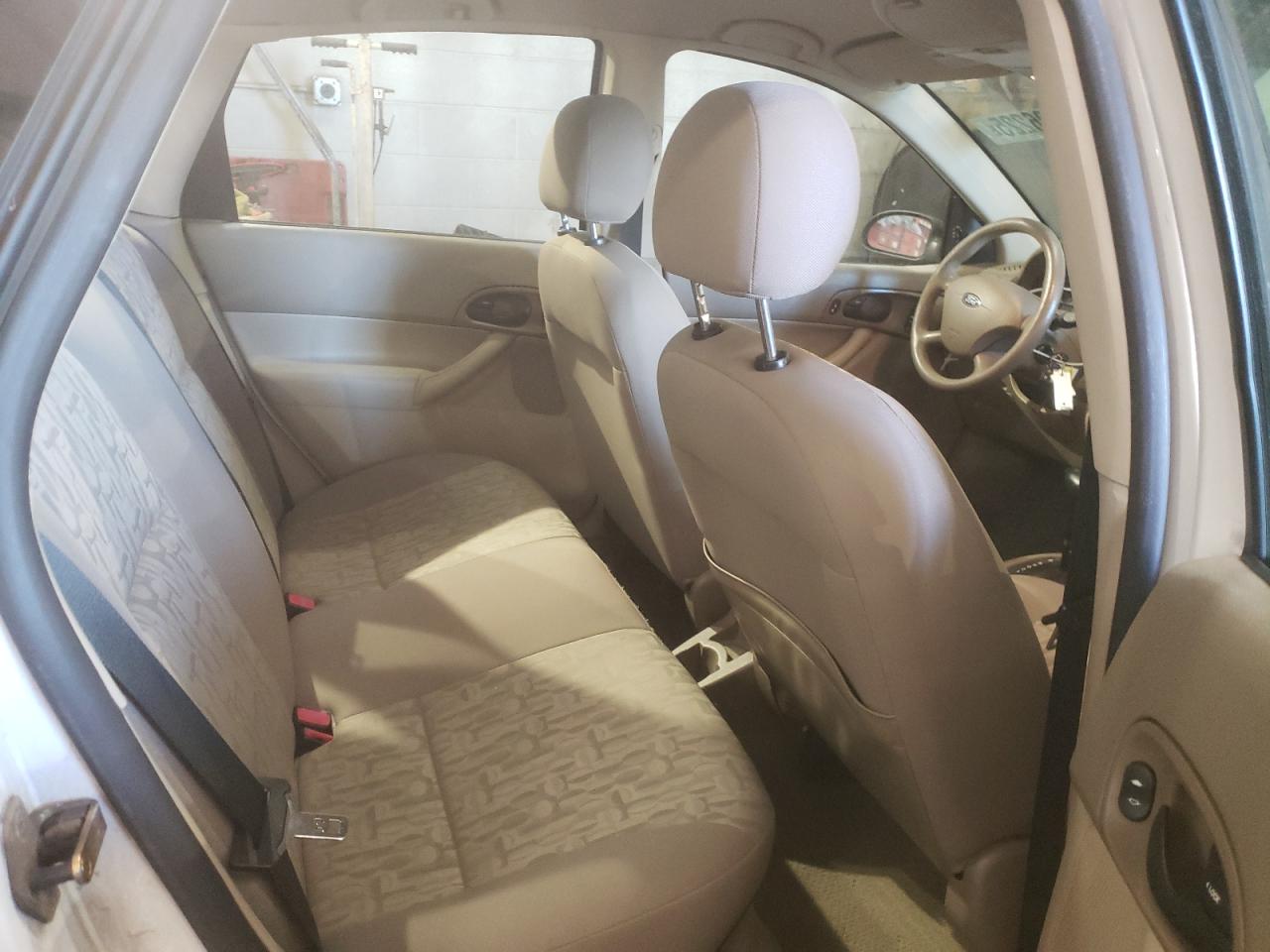 2005 Ford Focus - Image 10