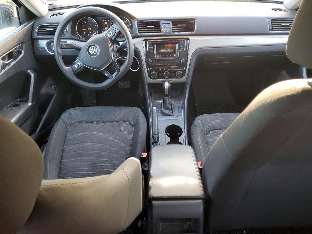 2017 Volkswagen Passat - Image 8