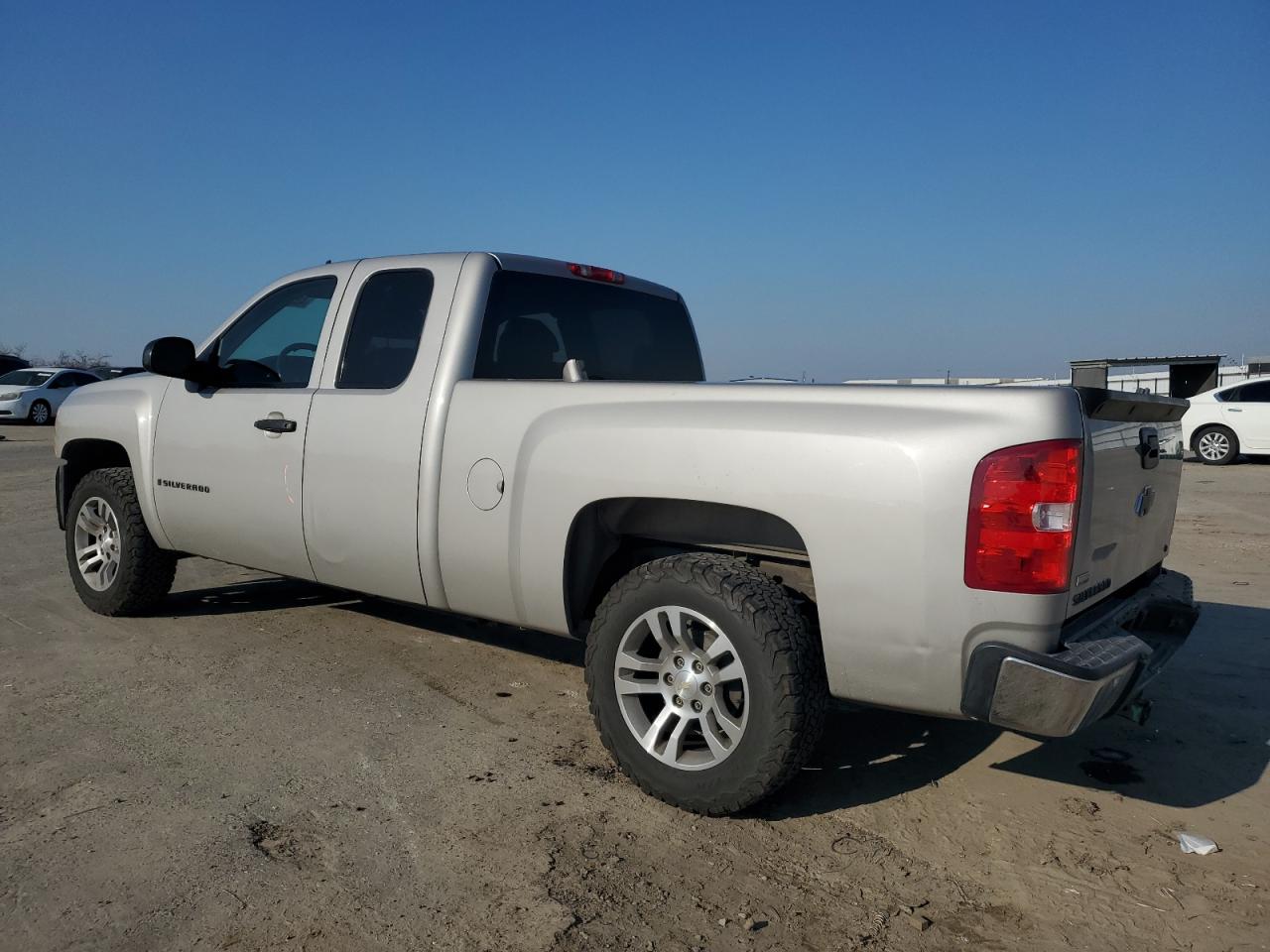 2009 Chevrolet Silverado - Image 2
