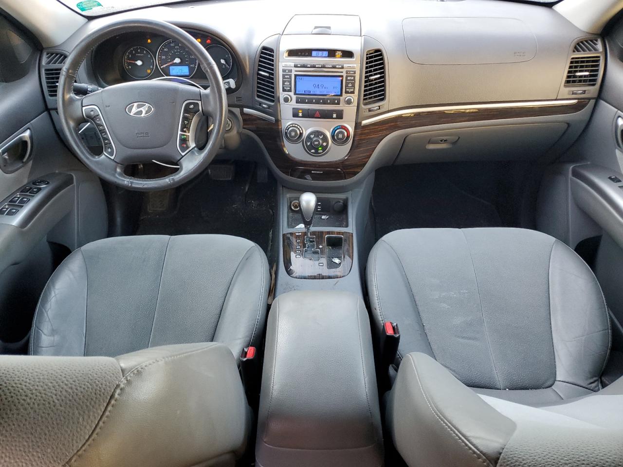 2012 Hyundai Santa Fe - Image 8