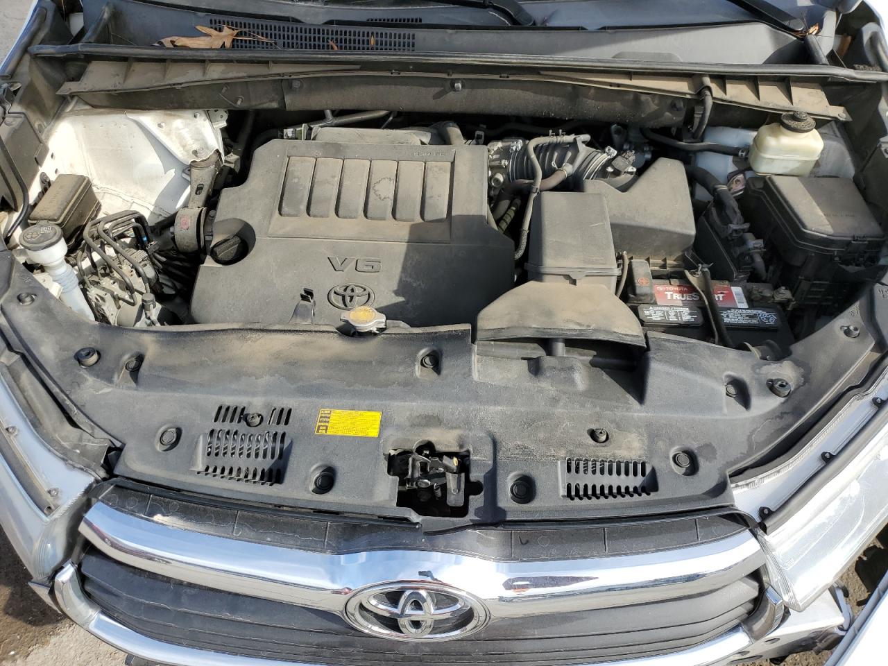 2015 Toyota Highlander - Image 12