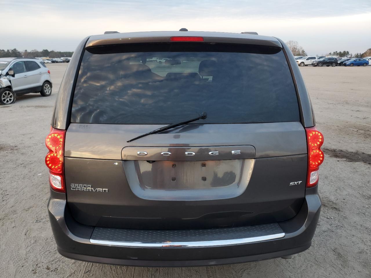 2017 Dodge Caravan - Image 6