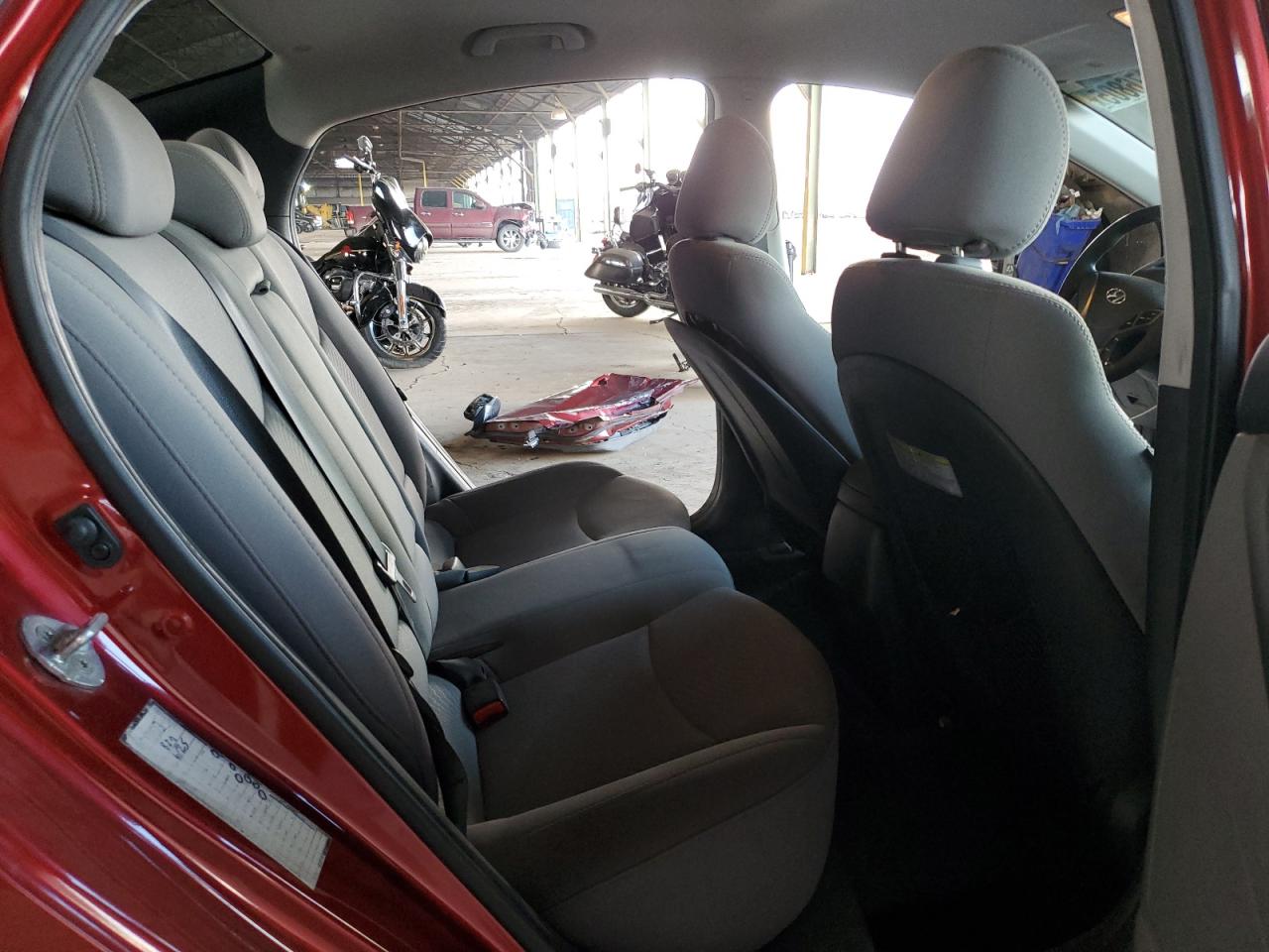 2016 Hyundai Elantra - Image 11