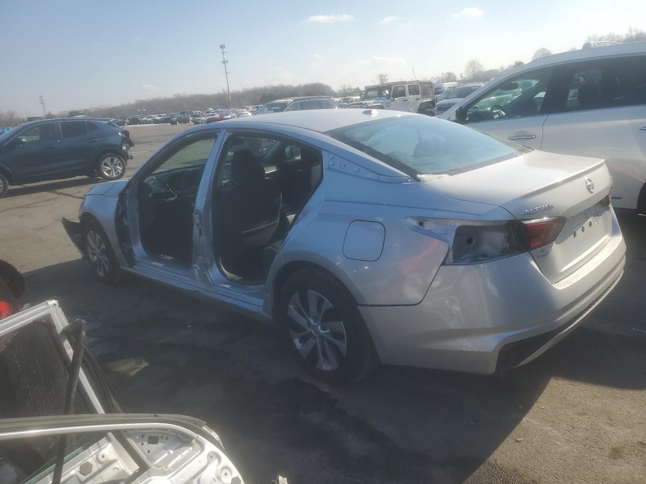 2020 Nissan Altima - Image 2