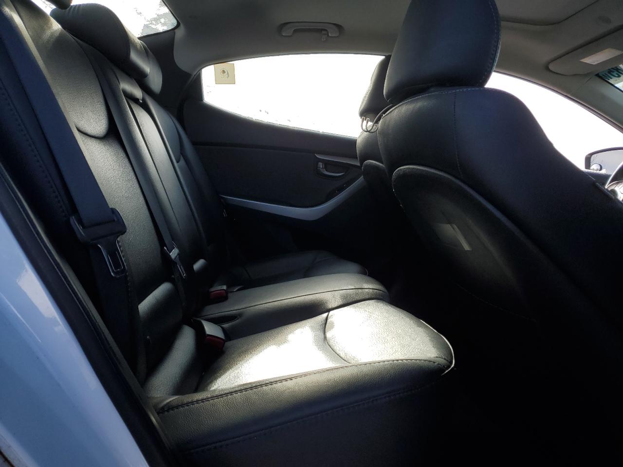 2013 Hyundai Elantra - Image 10
