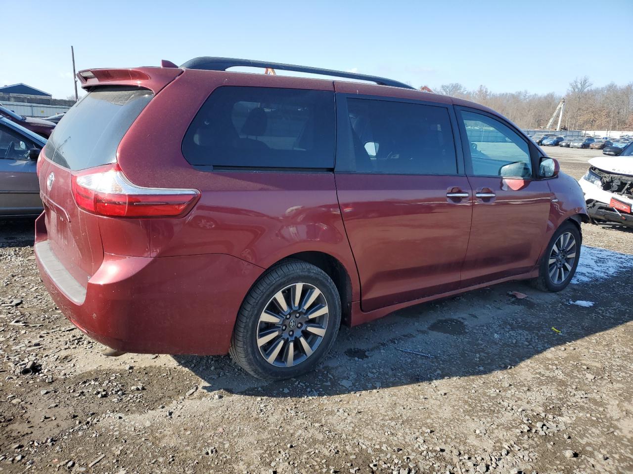 2018 Toyota Sienna - Image 3