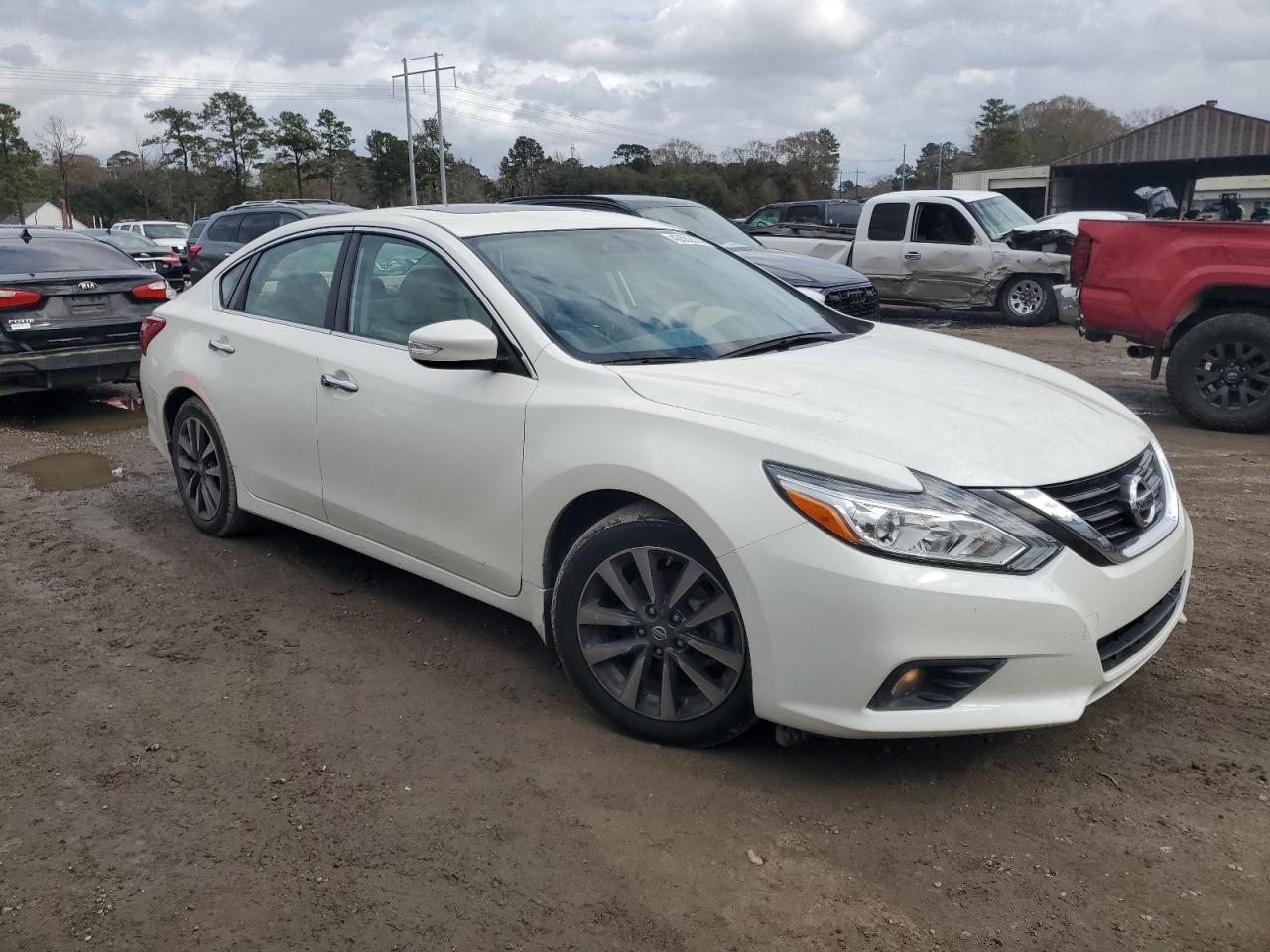 2017 Nissan Altima - Image 4