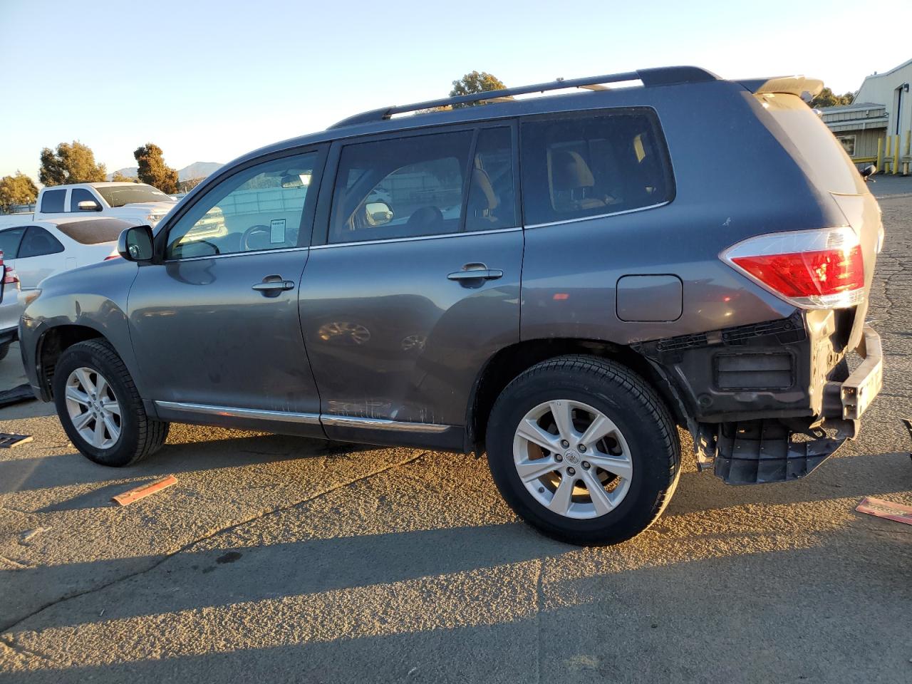 2012 Toyota Highlander - Image 2