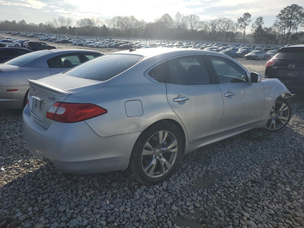 2011 Infiniti M - Image 3