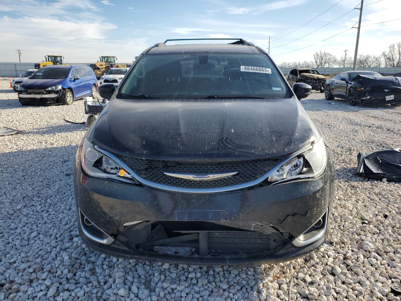 2018 Chrysler Pacifica - Image 5