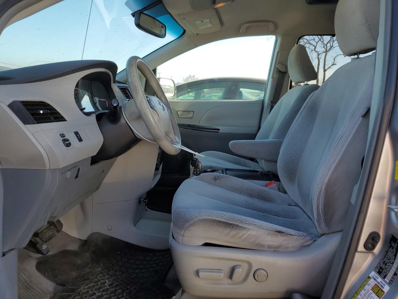 2011 Toyota Sienna - Image 7