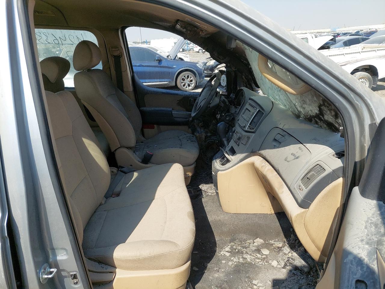 KMJWA37ROKU001152 - 2019 Hyundai H1 - #42463305