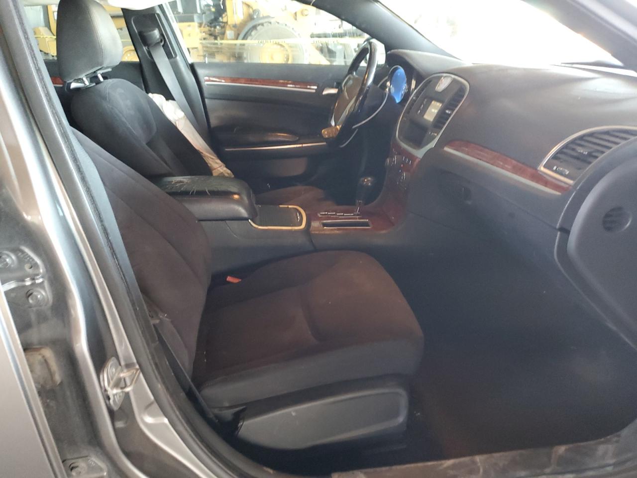 2012 Chrysler 300 - Image 7
