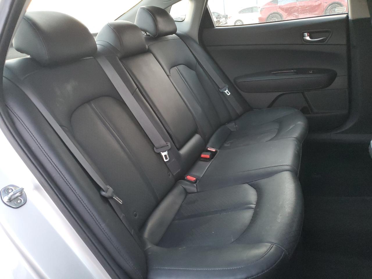 2019 Kia Optima - Image 10