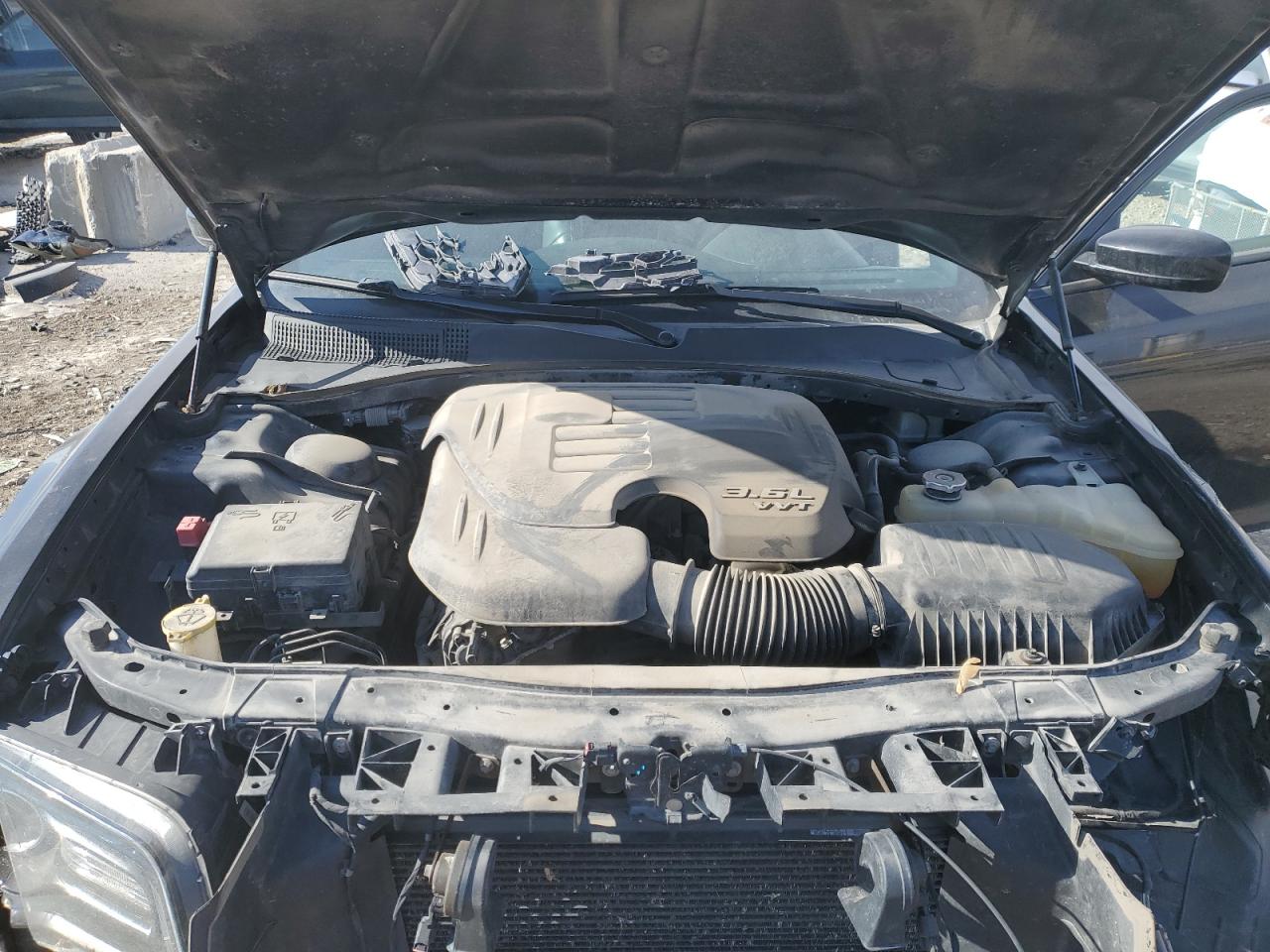 2016 Chrysler 300 - Image 11