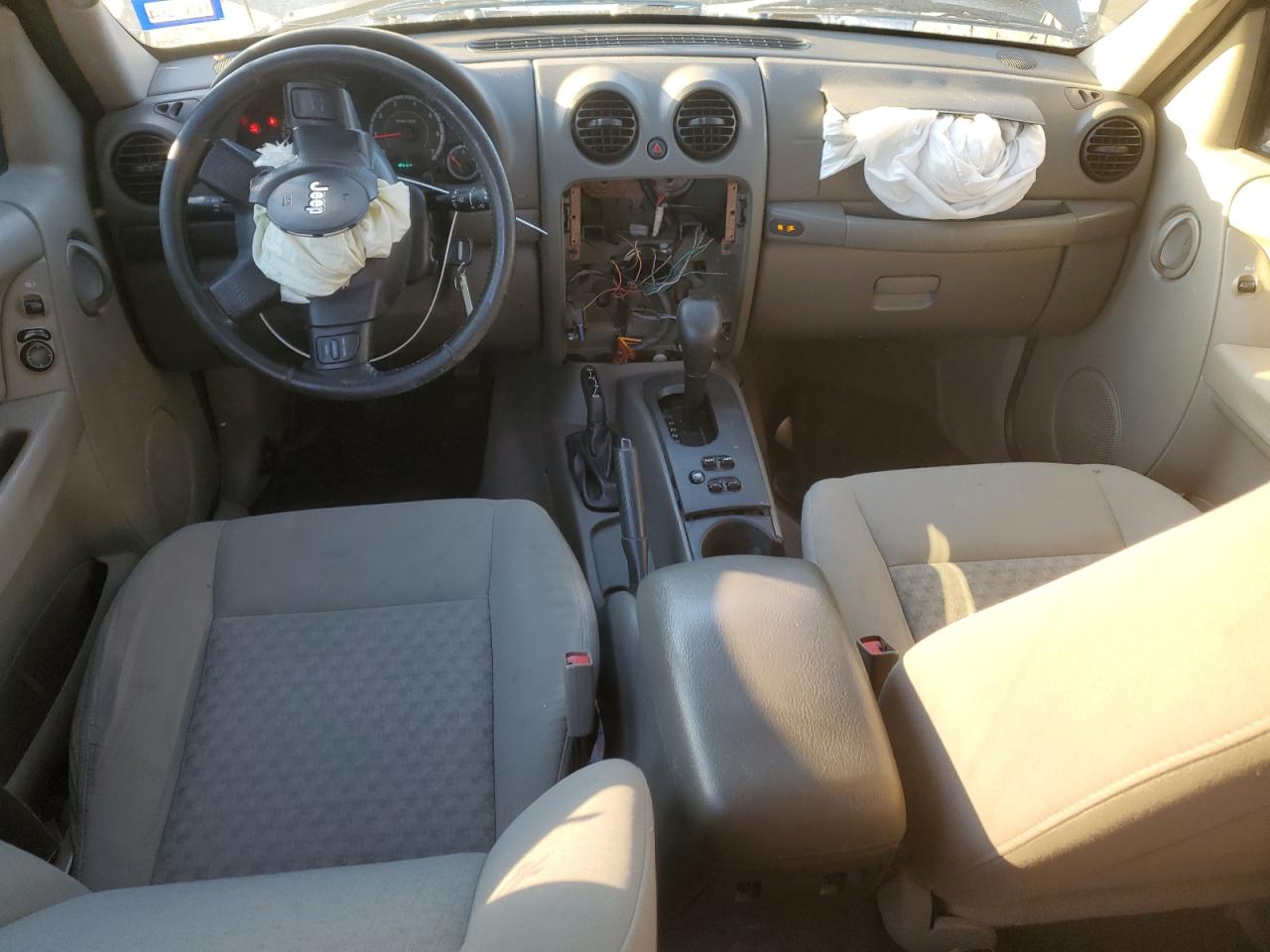 2005 Jeep Liberty (North America) - Image 8