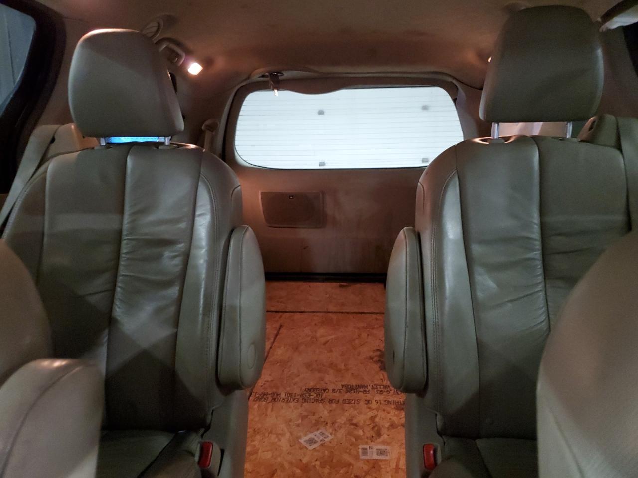 2011 Toyota Sienna - Image 10